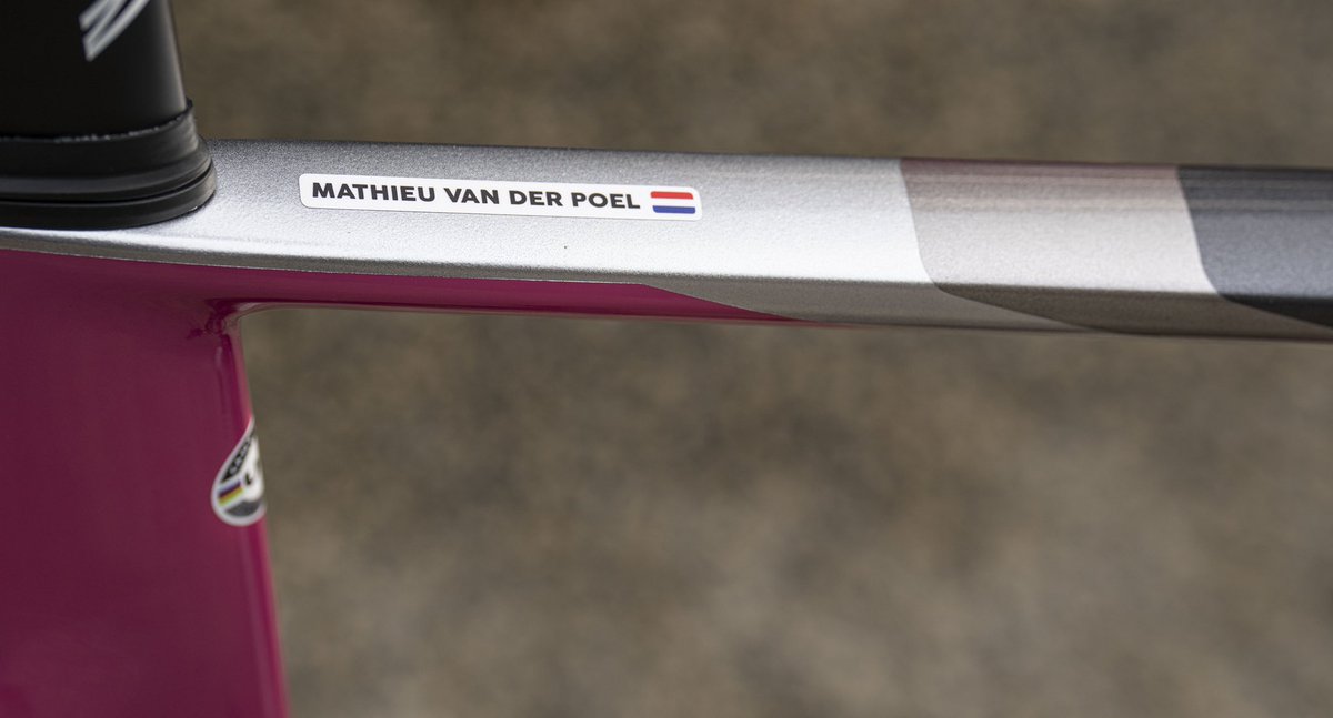 AlpecinPT's tweet photo. Another day in the Maglia Rosa, another pink bike 💞 

Thank you #canyonspeedmax, you have been wonderful, but now it is time for @mathieuvdpoel’s #CanyonAeroad for this third stage in the @giroditalia! 🧨

#MVDP #AlpecinFenix #Giro #Giro105 #Canyon #MyCanyon 

📷 Mr Pinko https://t.co/4yQ3ElbEgp