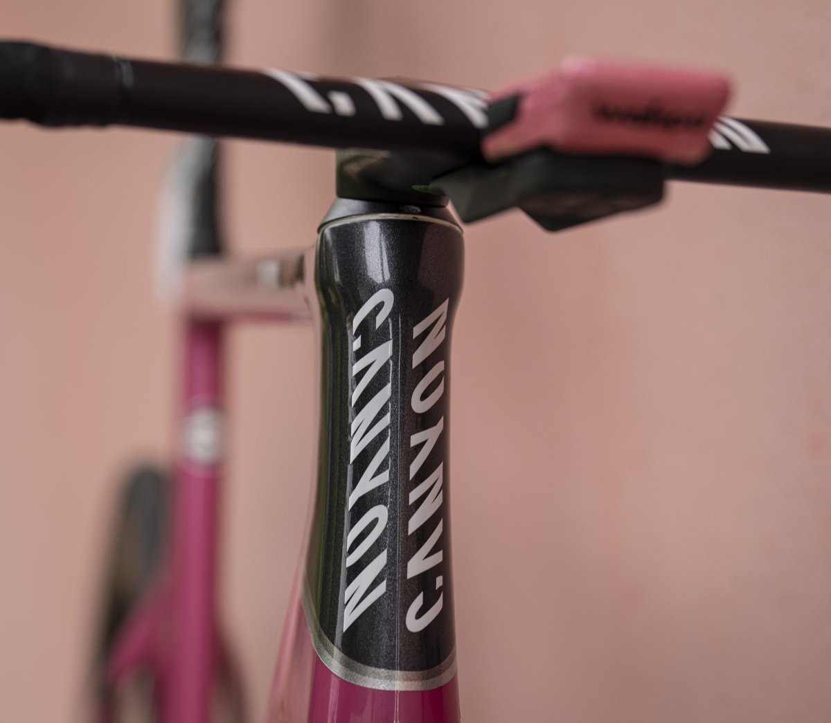 AlpecinPT's tweet photo. Another day in the Maglia Rosa, another pink bike 💞 

Thank you #canyonspeedmax, you have been wonderful, but now it is time for @mathieuvdpoel’s #CanyonAeroad for this third stage in the @giroditalia! 🧨

#MVDP #AlpecinFenix #Giro #Giro105 #Canyon #MyCanyon 

📷 Mr Pinko https://t.co/4yQ3ElbEgp