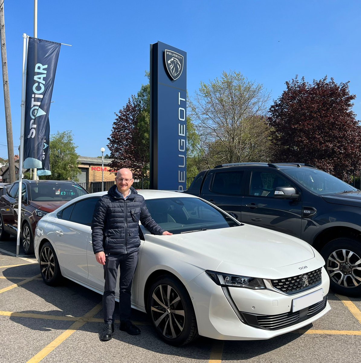 ArburyGroup's tweet image. It's great to see a familiar face at Arbury, PEUGEOT in #Stourbridge &amp;amp; we were over the moon to help Mr Jordan buy his THIRD #PEUGEOT from us!

He's enjoyed the PEUGEOT 208 &amp;amp; 308 &amp;amp; now a new #PEUGEOT508 – choosing a perfect day to pick up the keys ☀️

See you soon! 😊 @peugeotuk