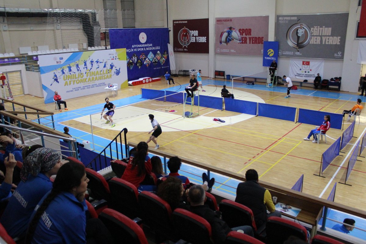 uniligsgm's tweet photo. ÜNİLİG Badminton Süper Lig müsabakaları Afyonkarahisar’da başladı. Süper lig müsabakaları 8-11 Mayıs 2022 tarihleri arasında, takım ve ferdi müsabakalar şeklinde oynanacak. Müsabakalarda toplam 10 üniversite mücadele edecek. https://t.co/NbHzyGMuLR
