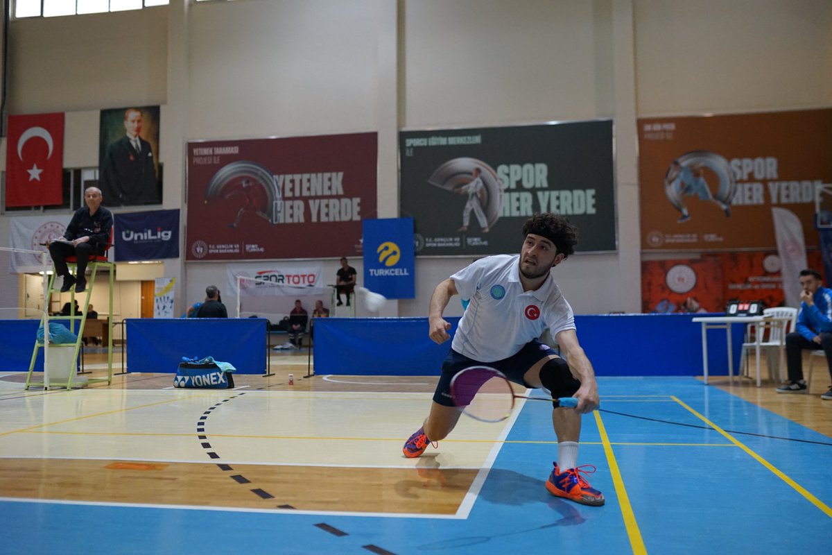 uniligsgm's tweet photo. ÜNİLİG Badminton Süper Lig müsabakaları Afyonkarahisar’da başladı. Süper lig müsabakaları 8-11 Mayıs 2022 tarihleri arasında, takım ve ferdi müsabakalar şeklinde oynanacak. Müsabakalarda toplam 10 üniversite mücadele edecek. https://t.co/NbHzyGMuLR