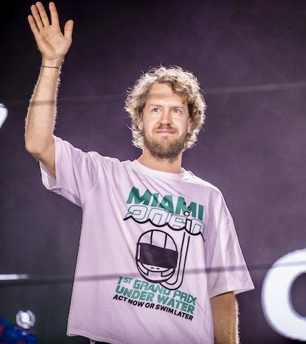 NurderK's tweet photo. F1-Pilot @sebvettelnews mit klarem Klimaschutz-Statement in Florida!✊
#ActNowOrSwimLater #ClimateCrisis #Klimakatastrophe https://t.co/DmutRGkKXB