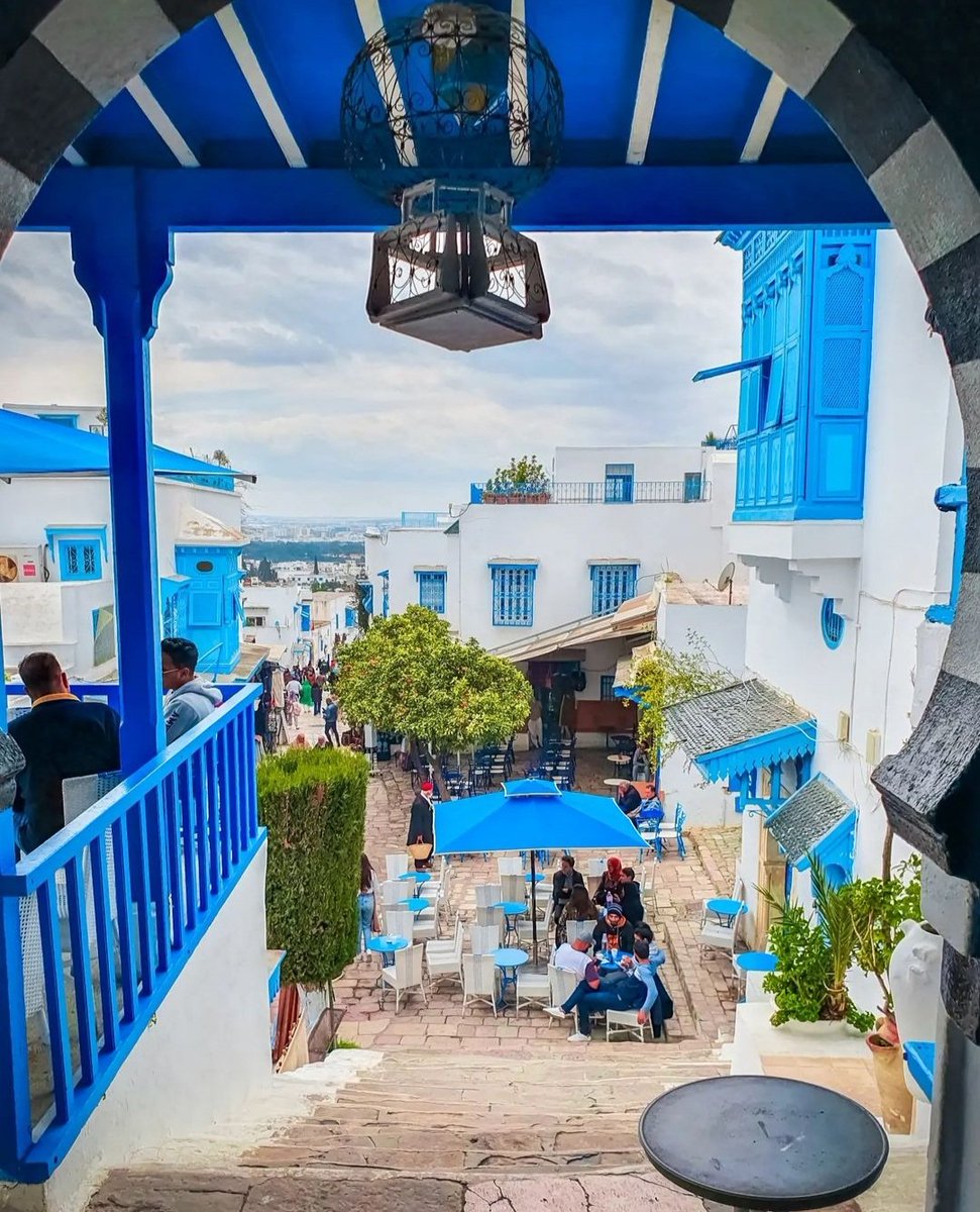 JueniAfrika's tweet photo. Tunisia 🇹🇳, the Northernmost country in Africa and a dream tourist hub to lose yourself in. Most of the buildings are painted blue and white which in traditional Islamic art suggest Light, Sea &amp; Sky. 

#Africa #Tunisia #visittunisia #tourafrica #africancity #modernafrican https://t.co/I7Mh63u5P6