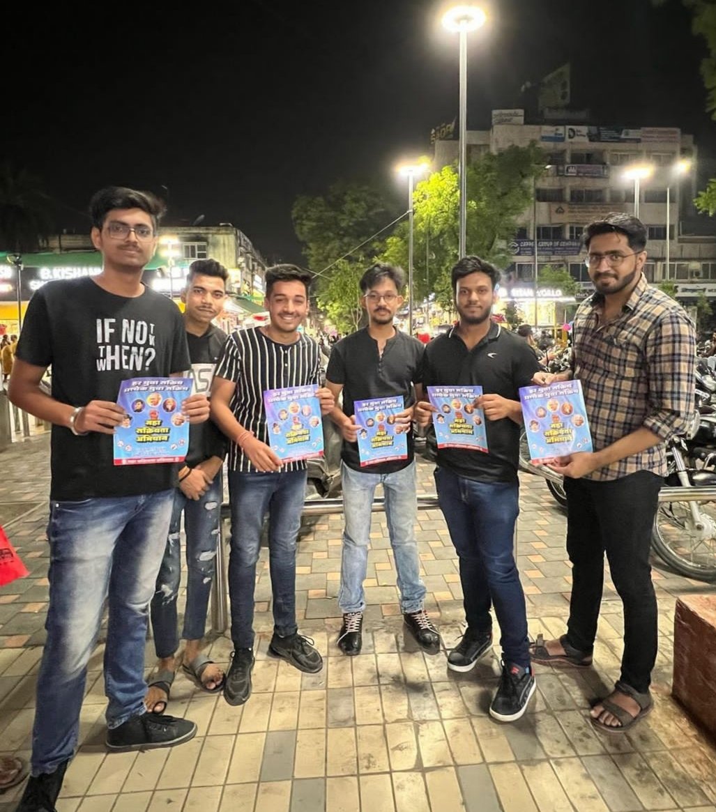 Kanhach09597774's tweet photo. आज इंदौर के यूथ स्पॉट्स पर हार वर्ग के साथ “महासक्रियता अभियान” चलाया गया “हार युवा सक्रिये प्रत्येक युवा सक्रिये”। 

#youthagainstdrugs
#Yuvan
#ativism 
#mahasakriytaabhiyan https://t.co/dMyoeseqVp