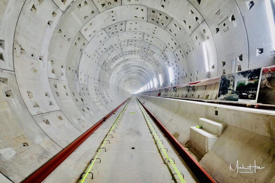SaigonInfras's tweet photo. The Underground #Tunnel from the #station of the City’ #Opera #House heading the station of #BaSon.
#Saigon HCMC METRO , Line No.01, #BenThanh - #SuoiTien.
. . .
#Metro #Beauty #Culture vs #Gratefulness
——
Credit: Minh Hoa https://t.co/FMzYQ41DXZ