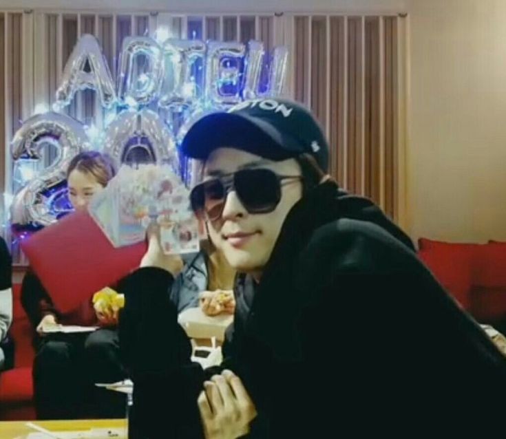 Hourlyjsephh's tweet photo. #KARD #JSEPH #제이셉 #TAEHYUNG @KARD_Official https://t.co/bh4tfDqTU8