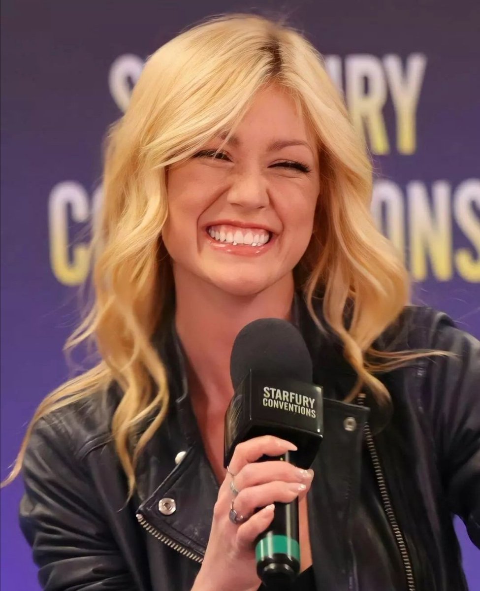kmcnxmara's tweet photo. '' Let your smile change the world but don't let the world change your smile. '' 🥺✨ @Kat_McNamara https://t.co/iFp905A9HX
