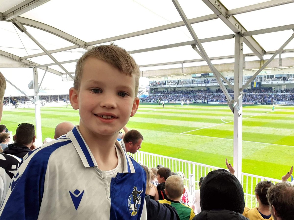 SarahCasselden's tweet photo. Went to his first ever football game 3 weeks ago and is hooked. He listened to the whole game on radio yesterday and hasn’t stopped asking since when can he go again. Amazing game #UTG https://t.co/fZwIa1mw8E