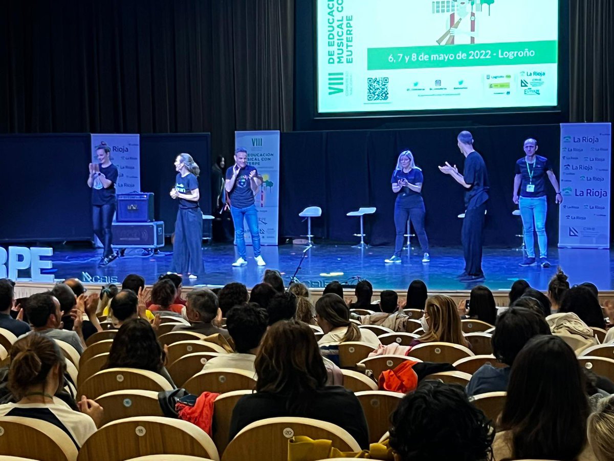 C_ConEuterpe's tweet photo. Comenzamos la mañana con el taller de Natalia Ollora sobre la danza y sus elementos para llevarla al aula de #edmusical 
@educarioja
🎶 #ConEuterpe22
#LogroñoConEuterpe
🖖🏼 #YoConEuterpe
#EducaConMúsica
#NosImportaLaMúsica https://t.co/F83DKcDfjb