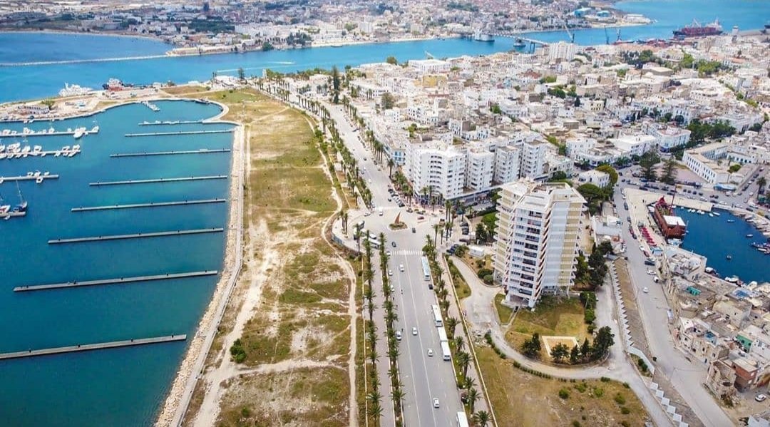JueniAfrika's tweet photo. Tunisia 🇹🇳, the Northernmost country in Africa and a dream tourist hub to lose yourself in. Most of the buildings are painted blue and white which in traditional Islamic art suggest Light, Sea &amp; Sky. 

#Africa #Tunisia #visittunisia #tourafrica #africancity #modernafrican https://t.co/I7Mh63u5P6