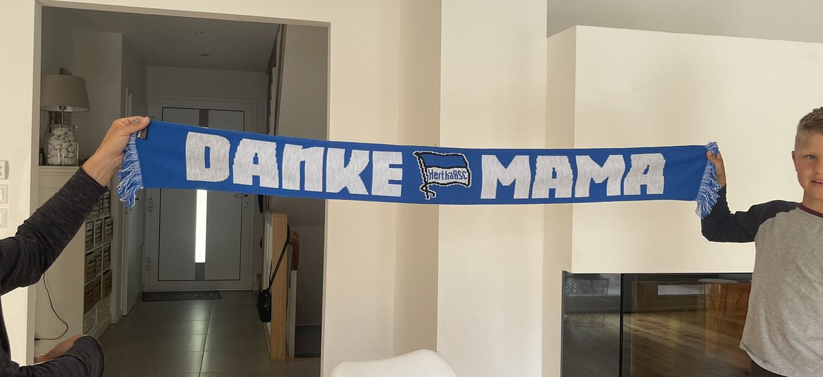 JaJa82's tweet photo. @HerthaBSC Prädikat Fußball- Hertha- Mama 💙🤍 https://t.co/Afe27zP9CG