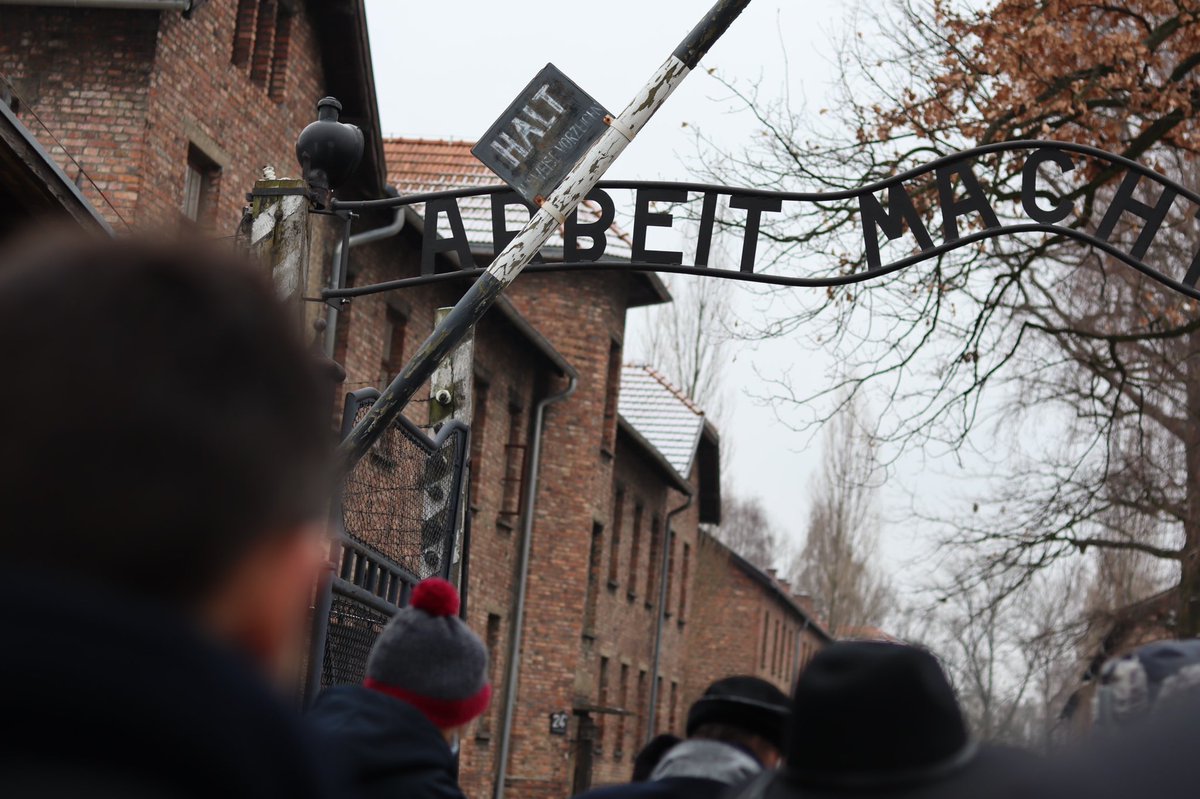 clementbdlr's tweet photo. 🇫🇷En ce #8mai, journée solennelle, remémorons nous le combat mené par ces femmes et ces hommes, résistants et soldats pour préserver la #république et les #valeurs françaises. 
Pensée aussi aux victimes de l’holocauste 🕊 https://t.co/TLR6KBb0Le
