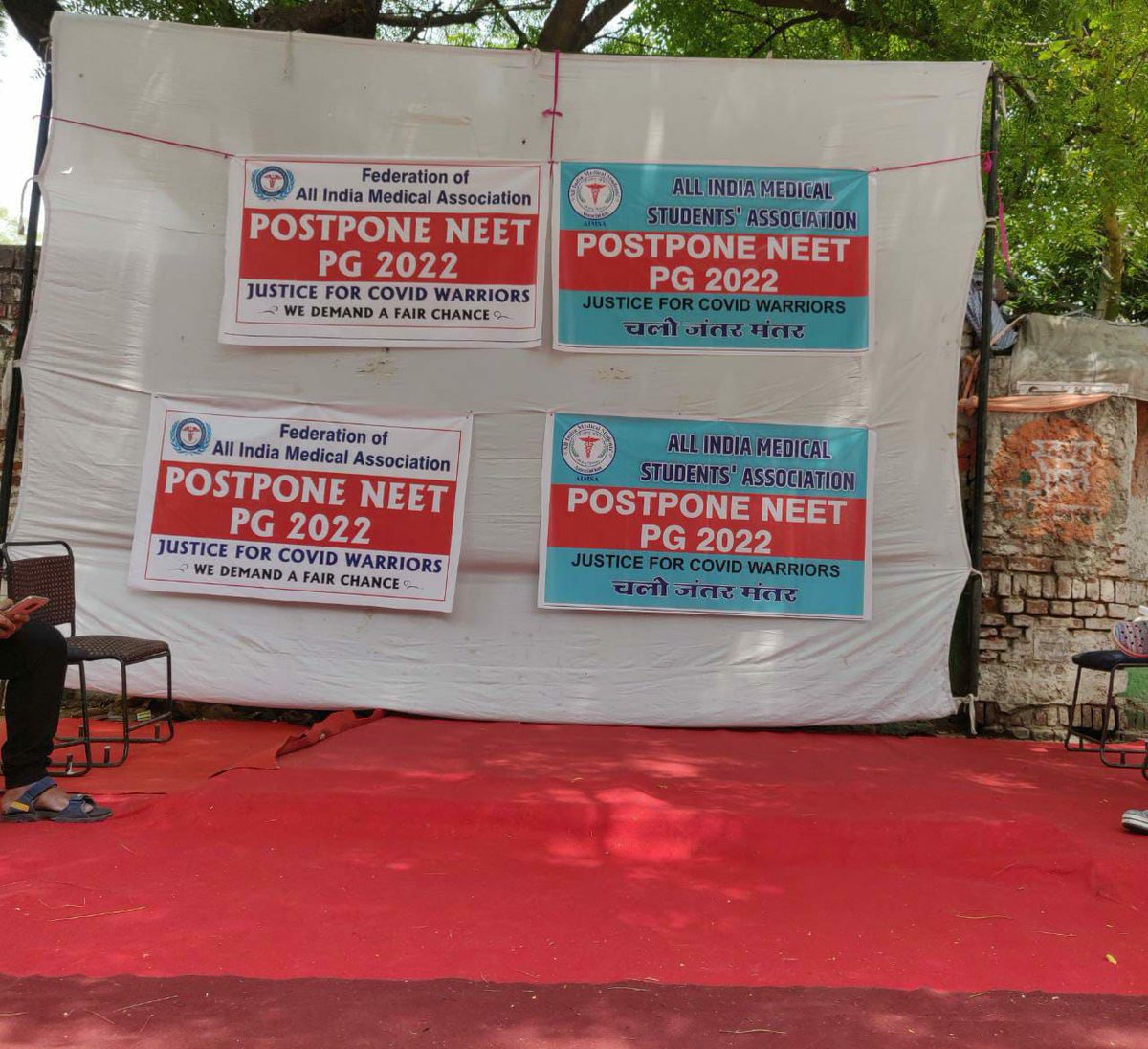 OPeeyushsingh's tweet photo. My humble request to all medicos and all the Association please join this silent protest and show some #medicosunity #POSTPONENEETPG2022_MODIJI #POSTPONENEETPG_MODIJI #NeetPGcounselling2021
@DrJitendraAIMSA
@drdeepankar07
@drasmalhi
@drprabhumalhotr
@OfficeOf_MM https://t.co/LLI0AdtQyv