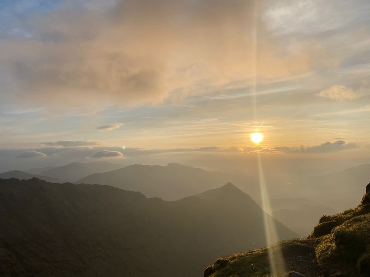 UHCWCharity's tweet photo. We did it! Well done to our Snowdon Sunrise team 🥾🙌 Great team effort to reach the summit at 1085 metres  👏🐧 https://t.co/xWFGmz1tqy