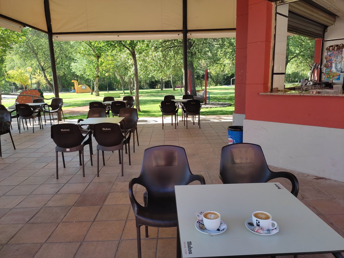 bardelparque's tweet photo. Enamorados del cafecito en el parque���
Ya estamos abiertos! Y no cerramos hasta la noche..

#YaEstamosAqui 
#quetranquilidad
#losmerenmolan https://t.co/OZu1kx5dRf