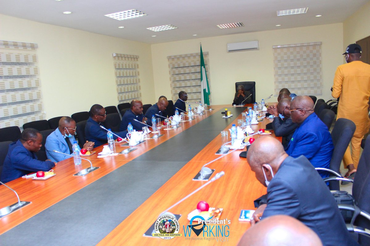 CACWORLDNEWS's tweet photo. A 5-DAY WORKING VISIT OF CAC PRESIDENT TO MEDAIYESE REGION
DAY THREE:
Courtesy visit to Vice President, @ProfOsinbajo
#YemiOsinbajo
#CACPresidentWorkingVisit
#CACMedaiyeseRegion
#CACPresident
#PastorSOOladele
#CACNigeriaandOverseas
#CACNews https://t.co/SYumhU3N4n