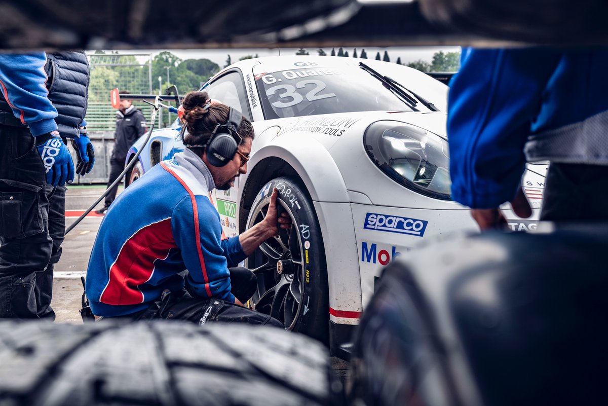 Porsche Carrera Cup Italia
Gara 2 h.12:30
Segui la diretta su OmbraTv:
ombraracing.com/ombratv/
•

•
#ombraracing #storiaepassione #stagione2022
#myporschecarreracupitalia