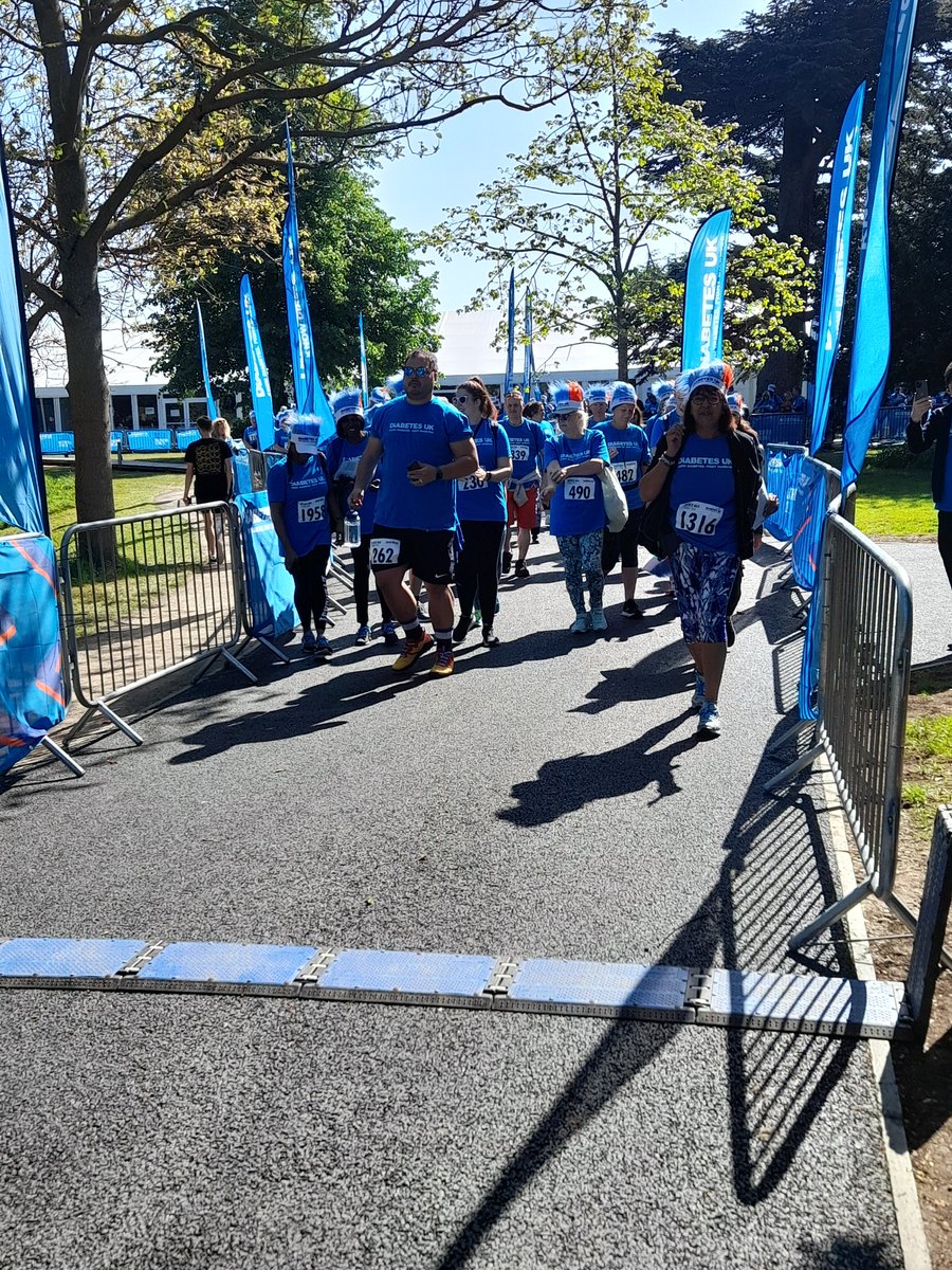 DiabetesUK's tweet photo. And they're off! 🌞 Sunny vibes at Syon Park for our #ThamesPathWellnessWalk https://t.co/3rUlMlWZ50