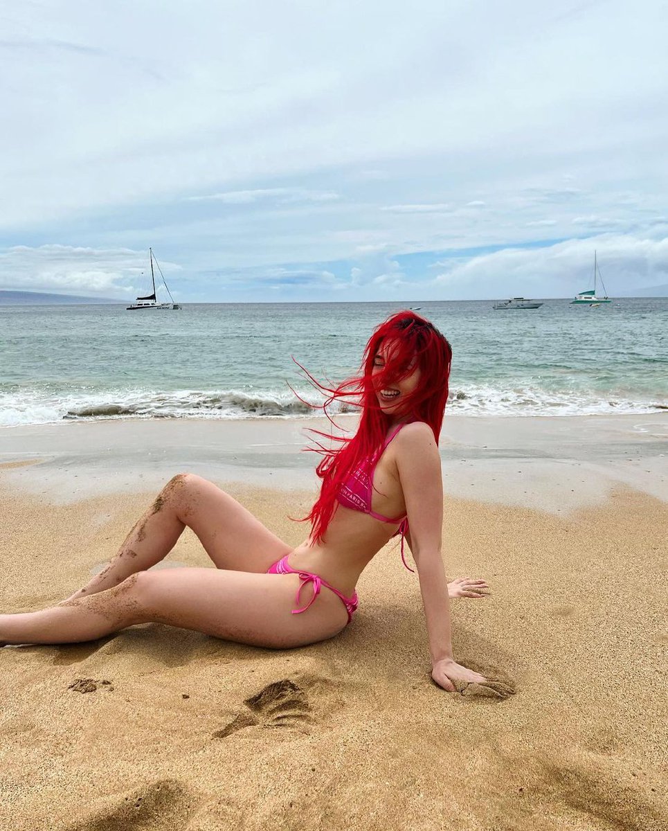 ava_miss_max's tweet photo. I'm sorry I've been missing from Twitter for such a long time. Go to my instagram: @amanda_ava_max_ https://t.co/RZXKUYZaww