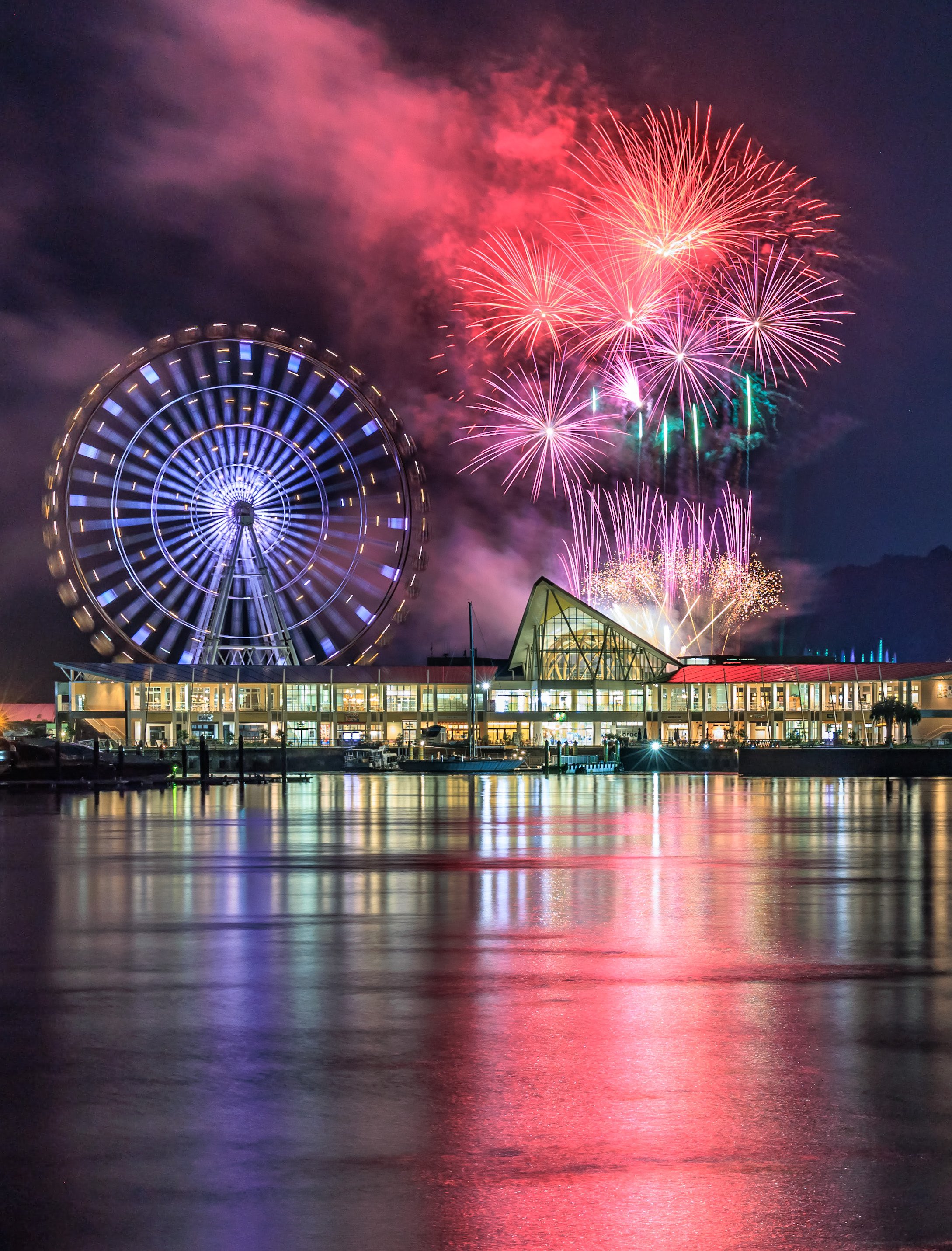 ゆうき ラグーナ蒲郡の夜空を彩る花火が美しかった 愛知県 写真で伝える私の世界 カメラ好きな人と繋がりたい T Co Gawtqxroas Twitter