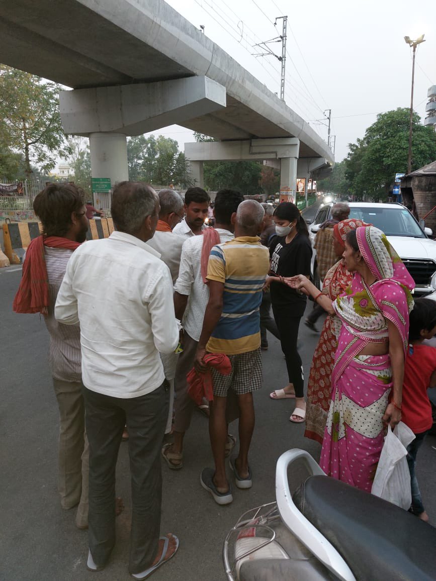 नाना की प्रथम पुण्यतिथि पर जरूरतमंदों की सेवा में🌼
