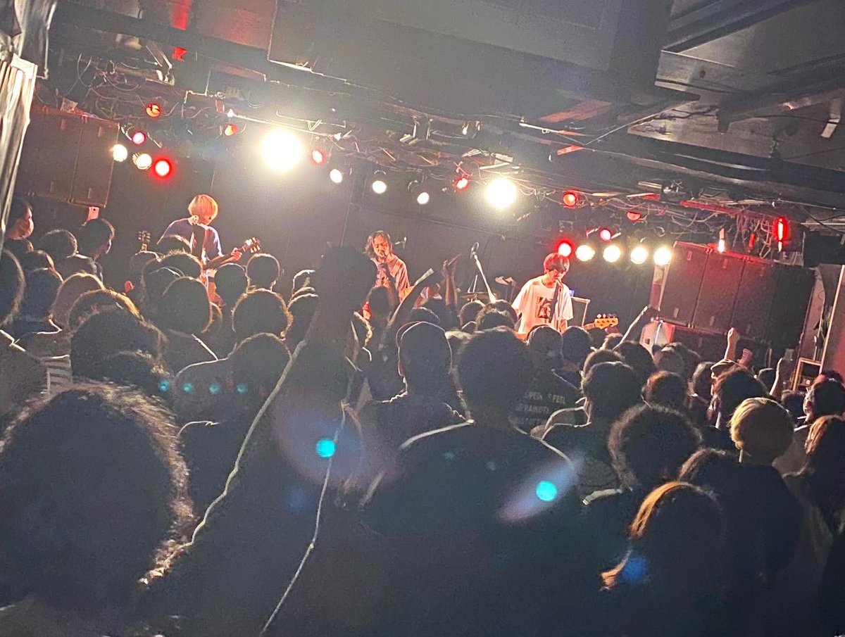 DrKoec's tweet photo. 昨日のダウナーワンマンありがとうございました！楽しかった〜、なんだあれ。遠方から応援のメッセージ送ってくれたり、書き置きや差し入れもほんとありがたかったっす。
それでは2年後にまた👋

#drdowner
#fadyokohama https://t.co/JYnGHqoi8m