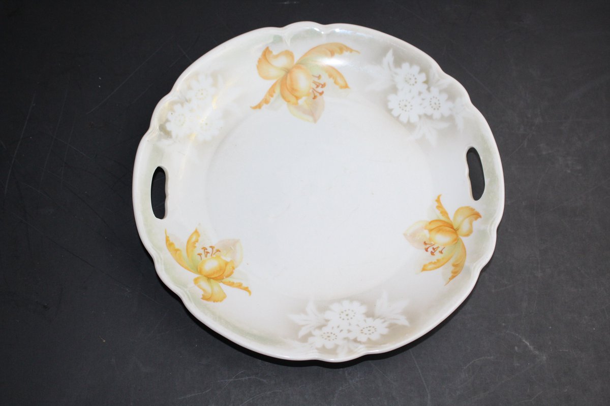 Wisdom_Lane's tweet photo. Vintage 1920s OREMONT BAVARIA Double Handle Or Chop Plate With Multi Color Floral Motif https://t.co/PCZN14sf8k #Etsy #WisdomLane #ServingPiece https://t.co/F6CwDyuG5b