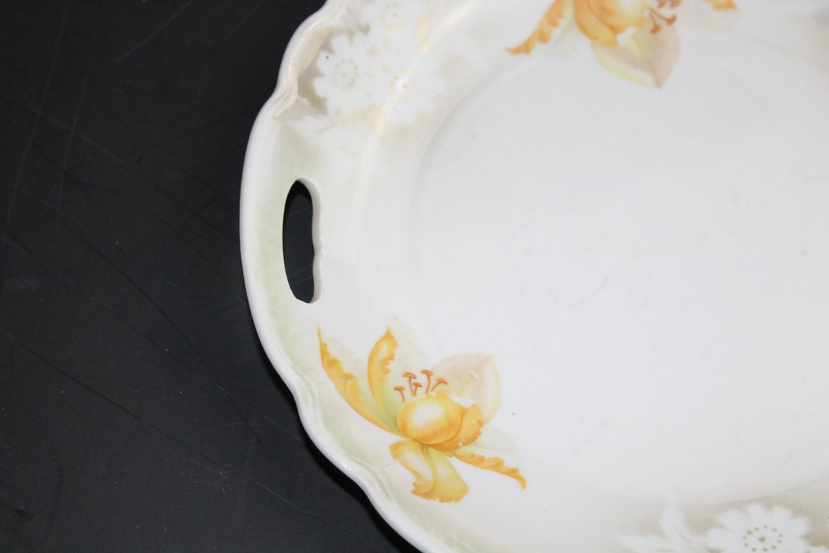 Wisdom_Lane's tweet photo. Vintage 1920s OREMONT BAVARIA Double Handle Or Chop Plate With Multi Color Floral Motif https://t.co/PCZN14sf8k #Etsy #WisdomLane #ServingPiece https://t.co/F6CwDyuG5b