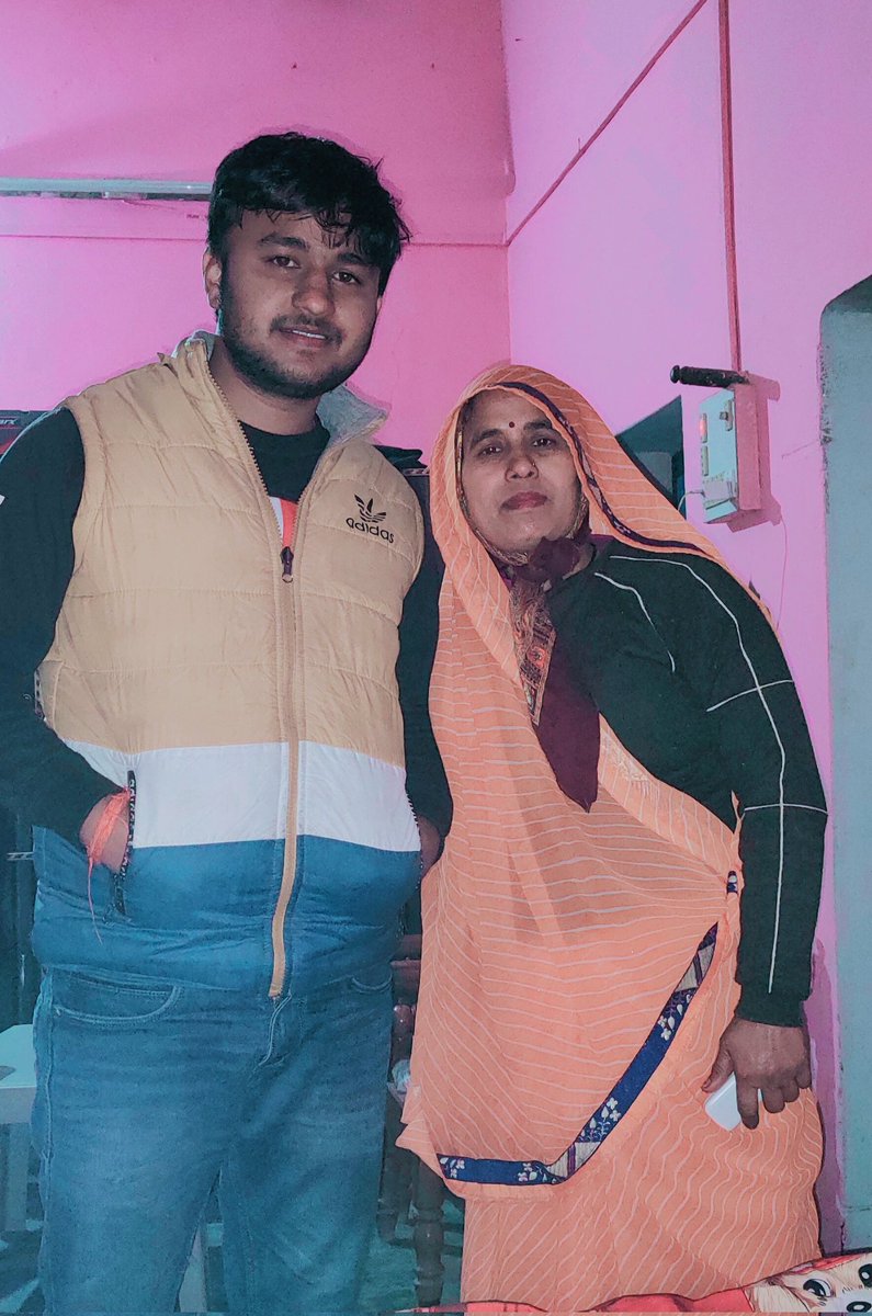 संसार में मां से बड़ा कोई ईश्वर नहीं ,
सभी माताओं को चरण स्पर्श 🙏🙏
#MothersDay