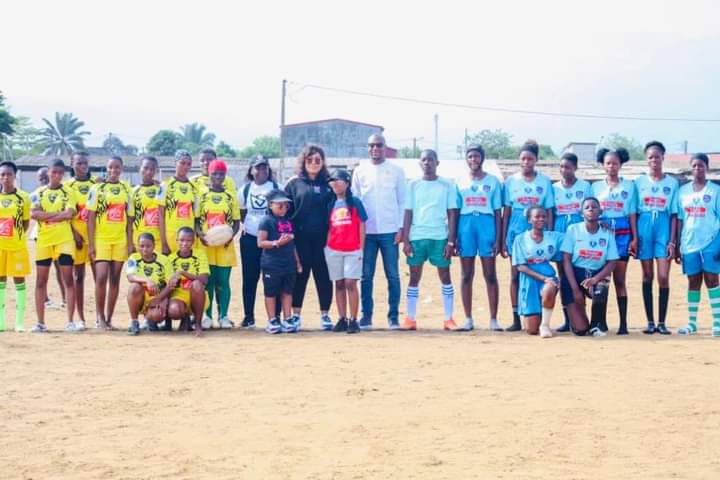 Talons ou Crampons ? 
Ce samedi, j'ai fait le choix du sport, du rugby. Au stade de la Sogefiha d'Abobo, mes filleules rugbywomen et moi, avons réclamé nos #droits par le sport à la journée du rugby.
Égalité pour tout.e.s ! Égalité dans tous les domaines ✊🏽