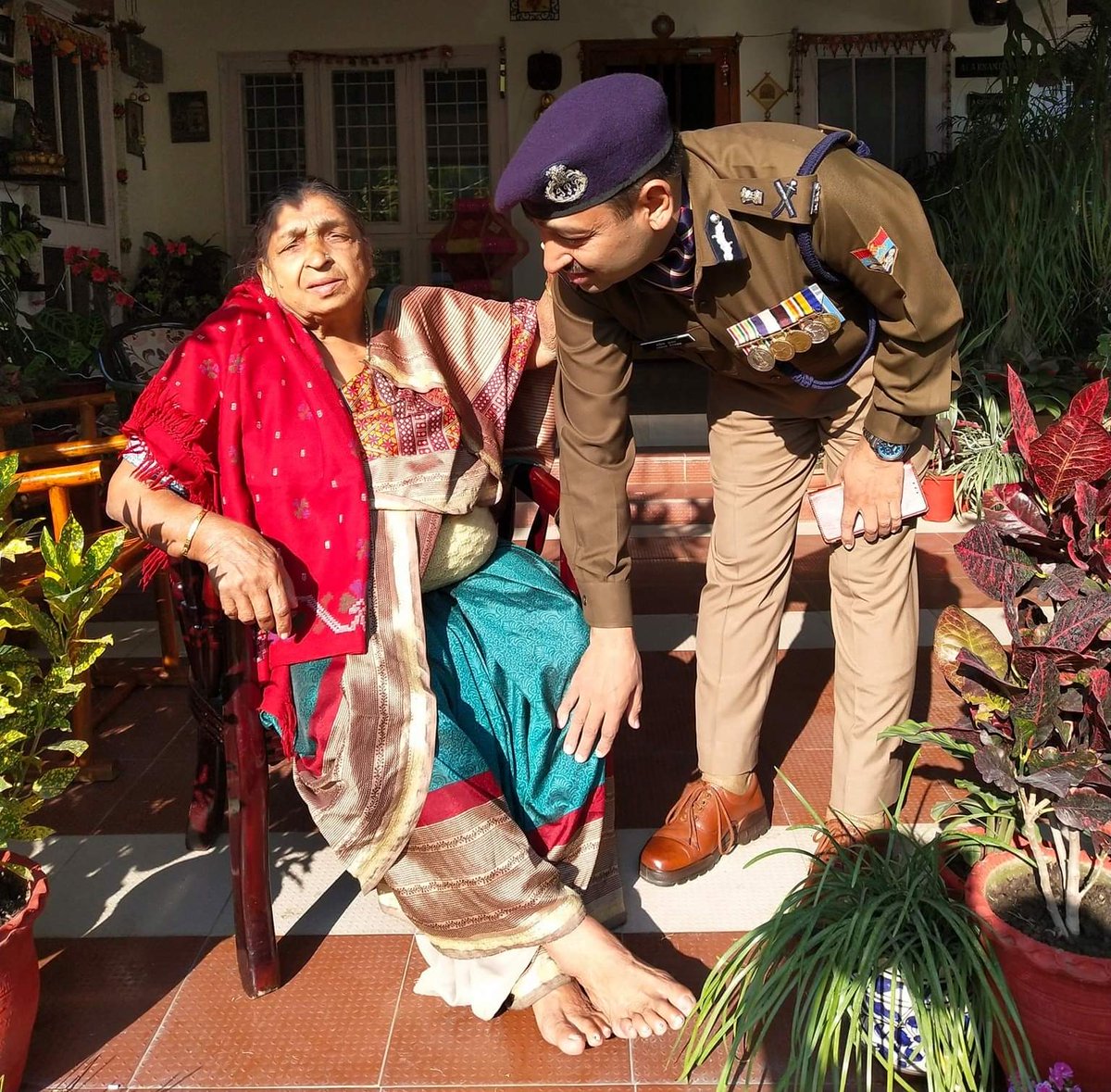 AshokKumar_IPS's tweet photo. मांग लूं यह मन्नत कि, फिर यही जहां मिले, 
फिर वही गोद फिर वही मां मिले।
#MothersDay #motherhood https://t.co/W4HRdn3z1t