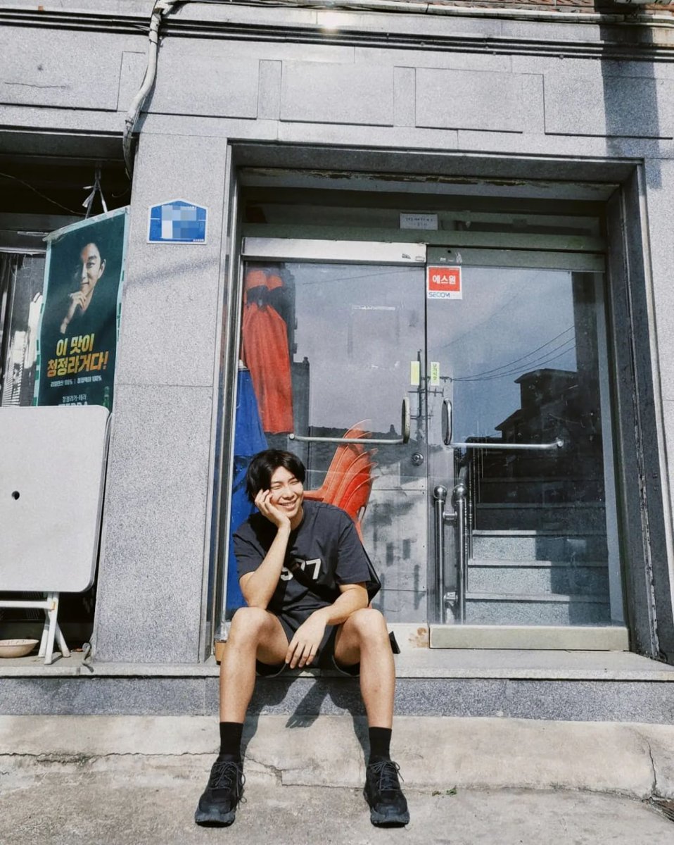 weverse_update's tweet photo. [#Instagram] #RM

➜ 08.05.22

@BTS_twt #BTS #방탄소년단 #BTSARMY https://t.co/qiw96VI2Qn