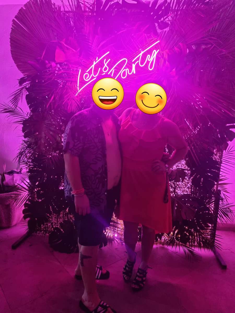 sopitaychuy's tweet photo. Que rico lo pasamos en la party de @luxclubmty lo pasamos deli @EuCexy y @IsabelR13502886 si repetimos https://t.co/PUcrQ65veL