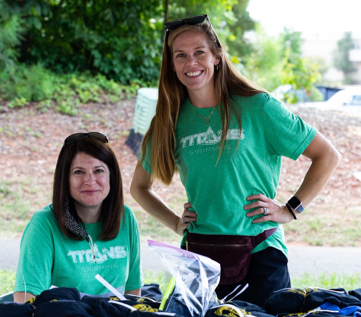 TACTITANS's tweet photo. Happy Mother's Day to all the Swim Moms out there! 💙💚
#swimmom #mothersday #titanscommunity https://t.co/NXP9laFQm7