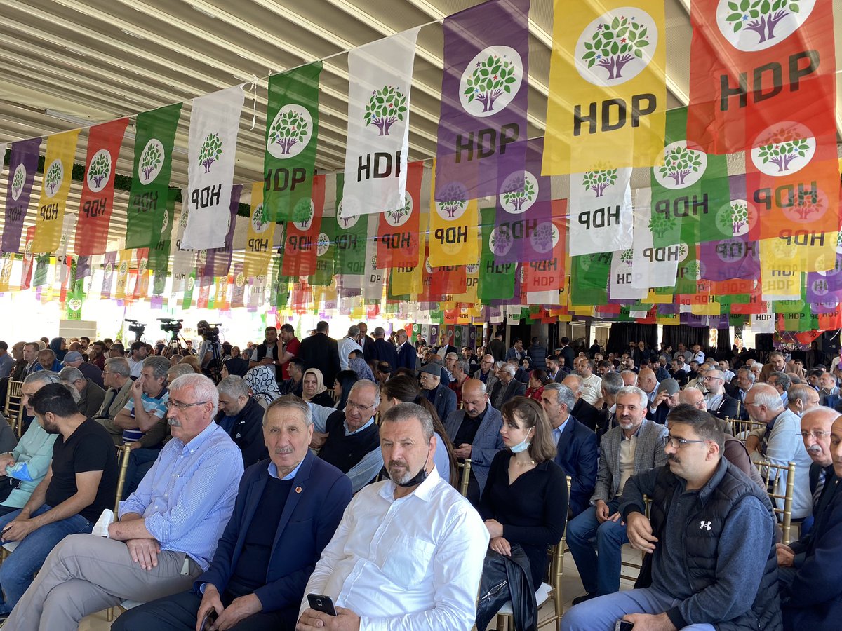 sykpbursa's tweet photo. HDP 4. Olağan Bursa Kongresi başladı. HDP'yi kapatarak susturmaya çalışan iktidara, yoğun katılım sağlayan halk bir kez daha cevap verdi. https://t.co/GptL0suvHj
