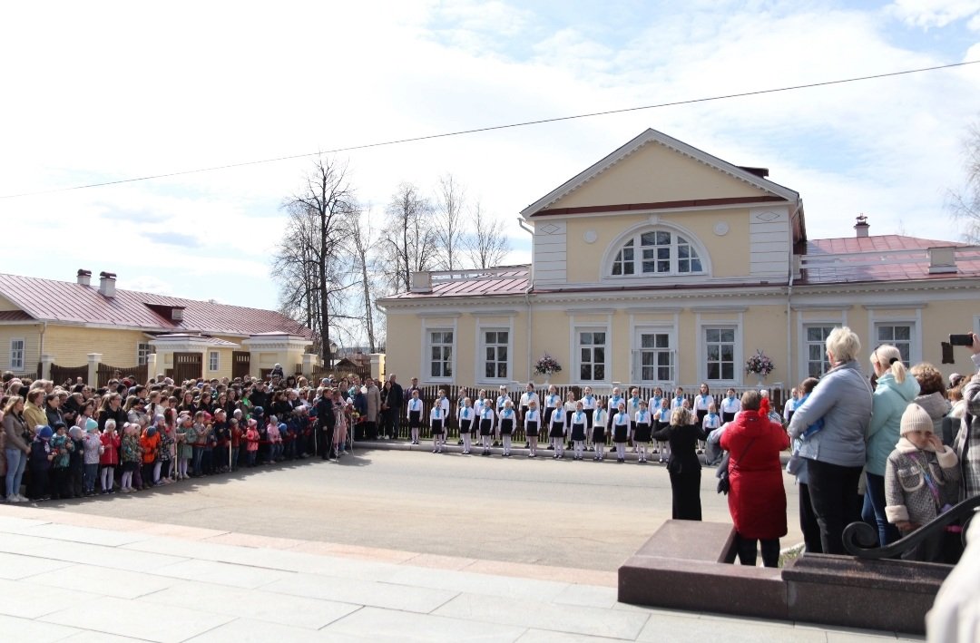MariaSvetlakov's tweet photo. Yesterday, on May 7, Votkinsk celebrated Tchaikovsky's 182th birthday🌹, one on the most beloved events for the locals. Concerts, tours, theatrical performances, books' presentations and gifts from the composer's relatives filled the day with incomparable feelings and emotions!🥳 https://t.co/BGVwiOiw6P