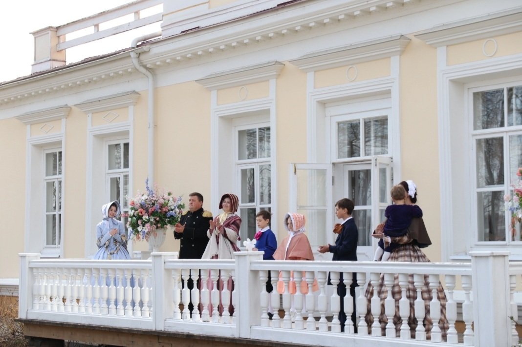 MariaSvetlakov's tweet photo. Yesterday, on May 7, Votkinsk celebrated Tchaikovsky's 182th birthday🌹, one on the most beloved events for the locals. Concerts, tours, theatrical performances, books' presentations and gifts from the composer's relatives filled the day with incomparable feelings and emotions!🥳 https://t.co/BGVwiOiw6P