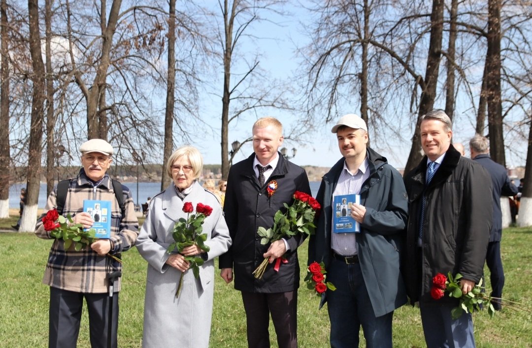 MariaSvetlakov's tweet photo. Yesterday, on May 7, Votkinsk celebrated Tchaikovsky's 182th birthday🌹, one on the most beloved events for the locals. Concerts, tours, theatrical performances, books' presentations and gifts from the composer's relatives filled the day with incomparable feelings and emotions!🥳 https://t.co/BGVwiOiw6P