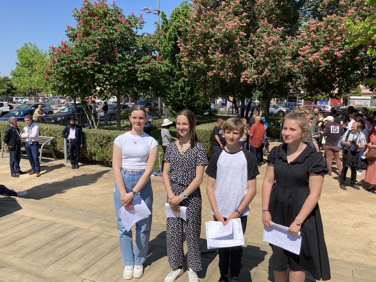 Merci aux élèves et mme Humbert professeur d’histoire qui ont représenté le collège ce jour pour le #devoirdememoire avec des extraits du témoignage du survivant du massacre d’oradour sur glane #engagement ⁦<a href="/MostafaFourar/">Mostafa Fourar</a>⁩ ⁦<a href="/dasen_sieye/">Mathieu Sieye</a>⁩ ⁦<a href="/AymericMeiss/">Aymeric Meiss</a>⁩