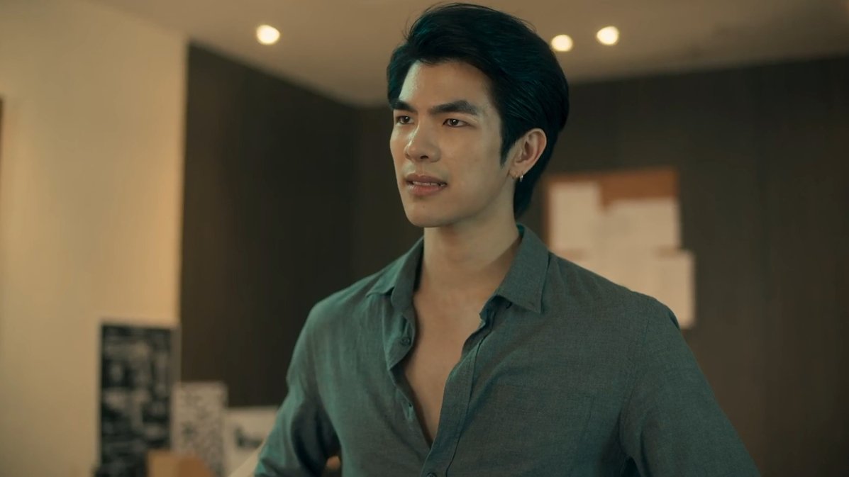 apologyapo's tweet photo. Pete has spy instincts — he knows. I feel he said that stuff just to get a reaction out of porsche. He got his confirmation. Then, he told kinn he doesn't know what's going on, but gives the right advise regarding porsche anyway. 

[#KinnPorscheEP5] 
[#KinnPorscheTheseries ] https://t.co/eaJztDBsdv