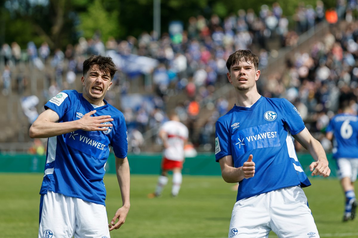 s04_en's tweet photo. Our U17s have just been crowned German champions after defeating VfB Stuttgart on penalties 🏆👏

What a weekend for the club 🙌

#S04 https://t.co/KU0oY8BIVF