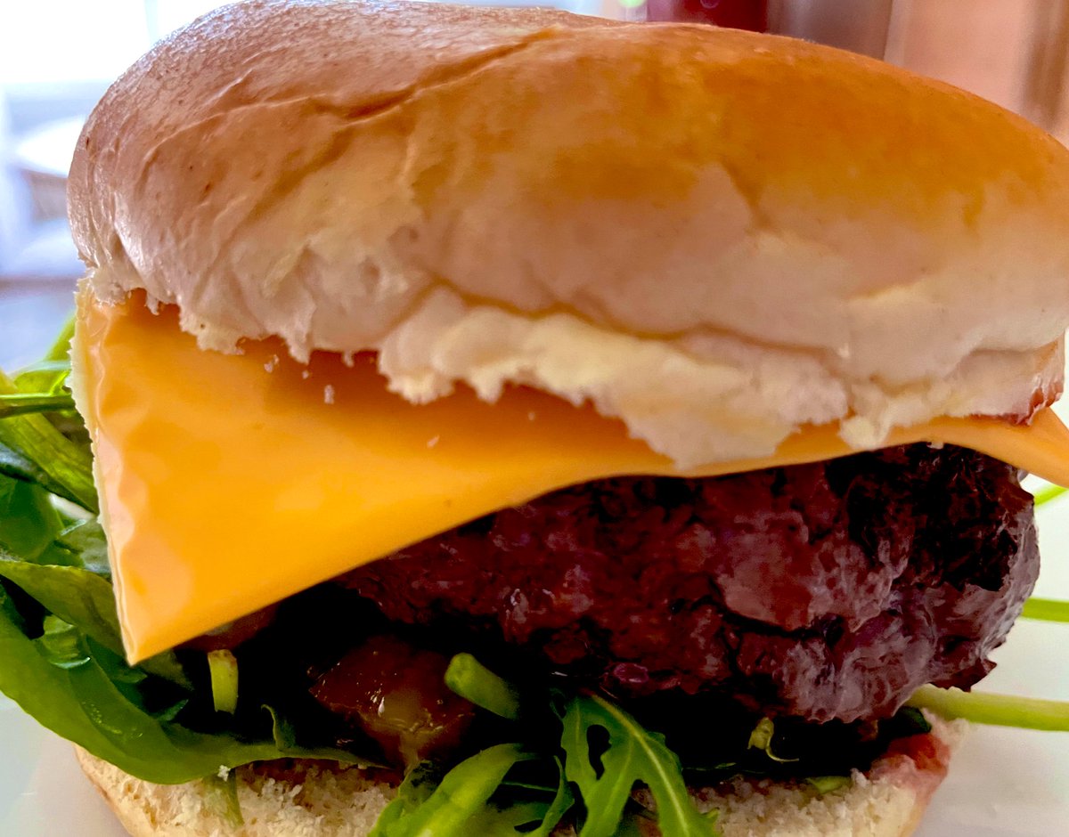 alison_woodall's tweet photo. When youβve been making burgers all morning seems a shame not to taste test ππ
#BritishBeef #FarmtoFork #RowleyProduce #BeefBurger https://t.co/mw0zwi3eTo