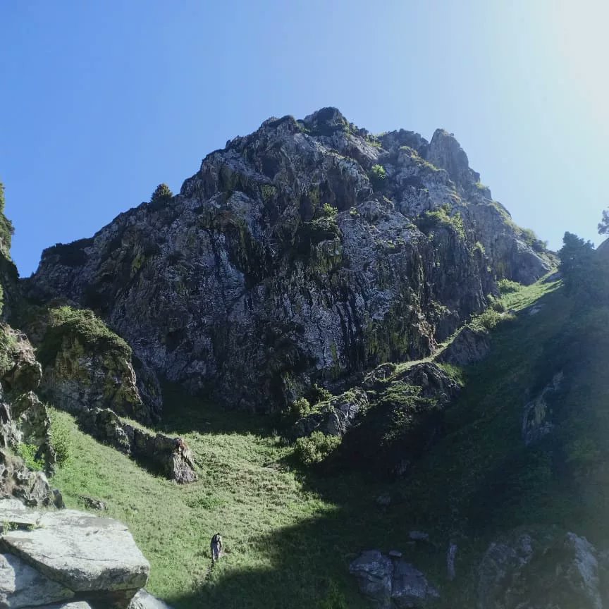 riaaxullah's tweet photo. At the top of dwa saro ghar(dual peak mountain), situated between swat,buner and shangla. It is the highest point of Hindu kash range in these 3 districts, which is almost 12 thousand feet high. https://t.co/c81xE0NnrH