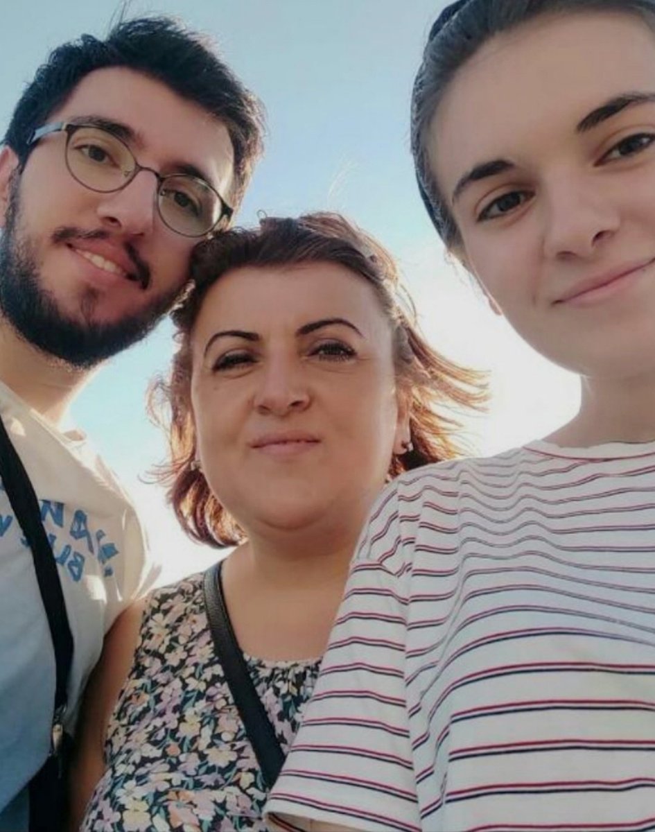 Ben bu dünyada en çok ANNE olmayı sevdim 💙❤️
#AnnelerGünüKutluOlsun