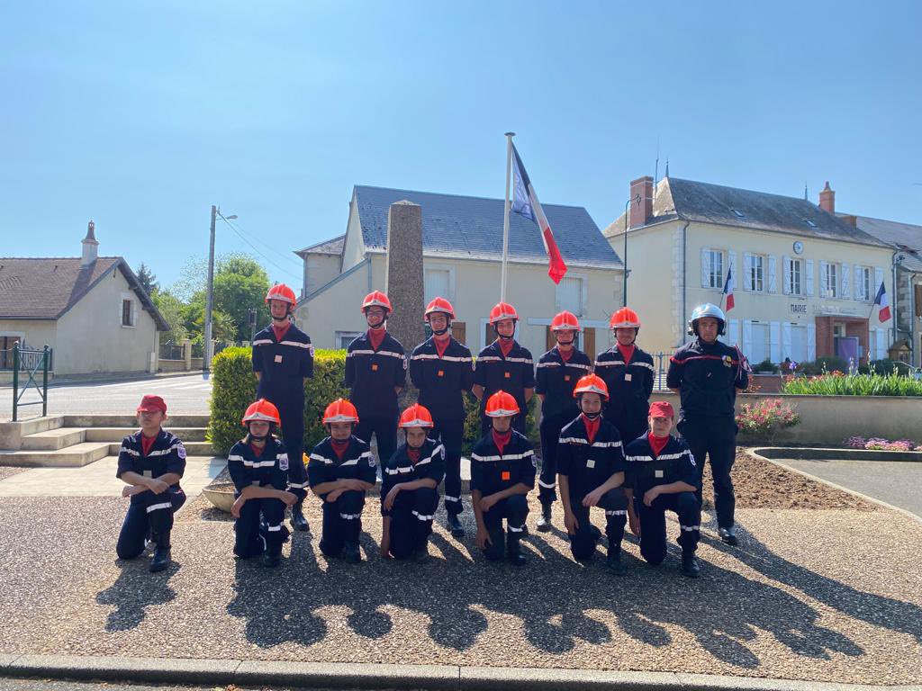 JspBourges's tweet photo. Les Jeunes Sapeurs Pompiers de Bourges du @SDIS_18 présent aux cérémonies du 8 mai 🇫🇷 

🫡🇫🇷🚒 Devoir de mémoire 🚒🇫🇷🫡 https://t.co/Ja50gHYhzc