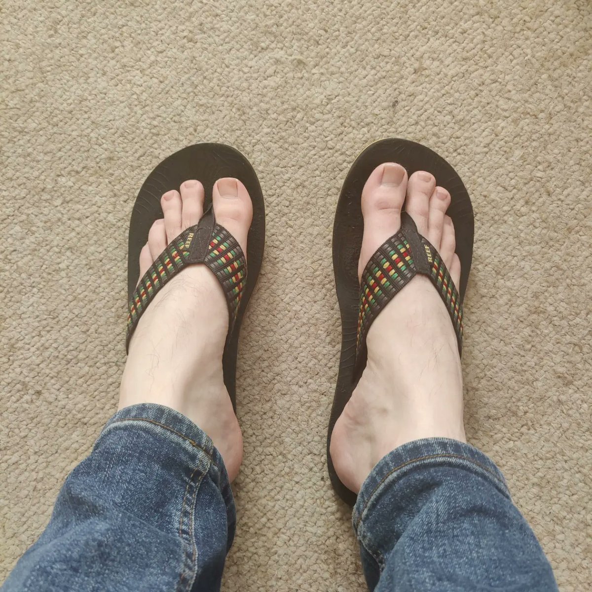 apawvert's tweet photo. Summers here #flipflopweather https://t.co/MN1XwWMR1s