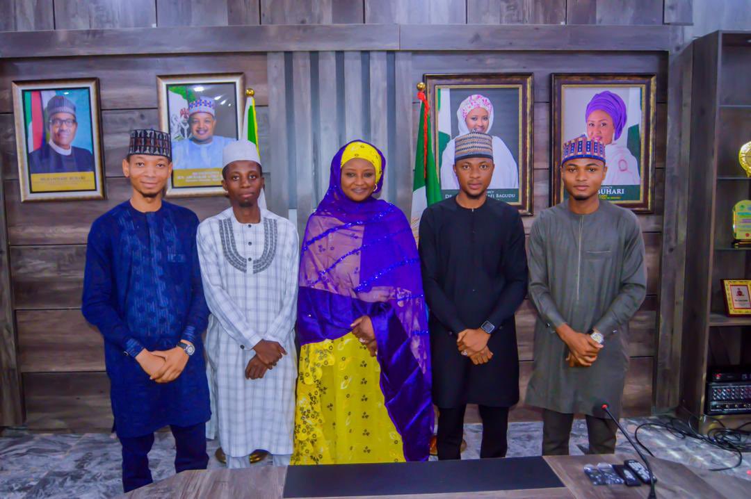 DrZSB's tweet photo. Ecstatically met 4 young men last week:
Falalu Ibrahim Fakkai (Argungu LG)
Abdullahi Balarabe (Gwandu LG)
Abdulrahman Lawal (Argungu LG)
Muhammad Ahmad Rufai (Bunza LG)
All 4 have graduated with a FIRST CLASS degree in Pharmacy from Usman Dan Fodio University. Kebbi to the world! https://t.co/DEveZNpNXz