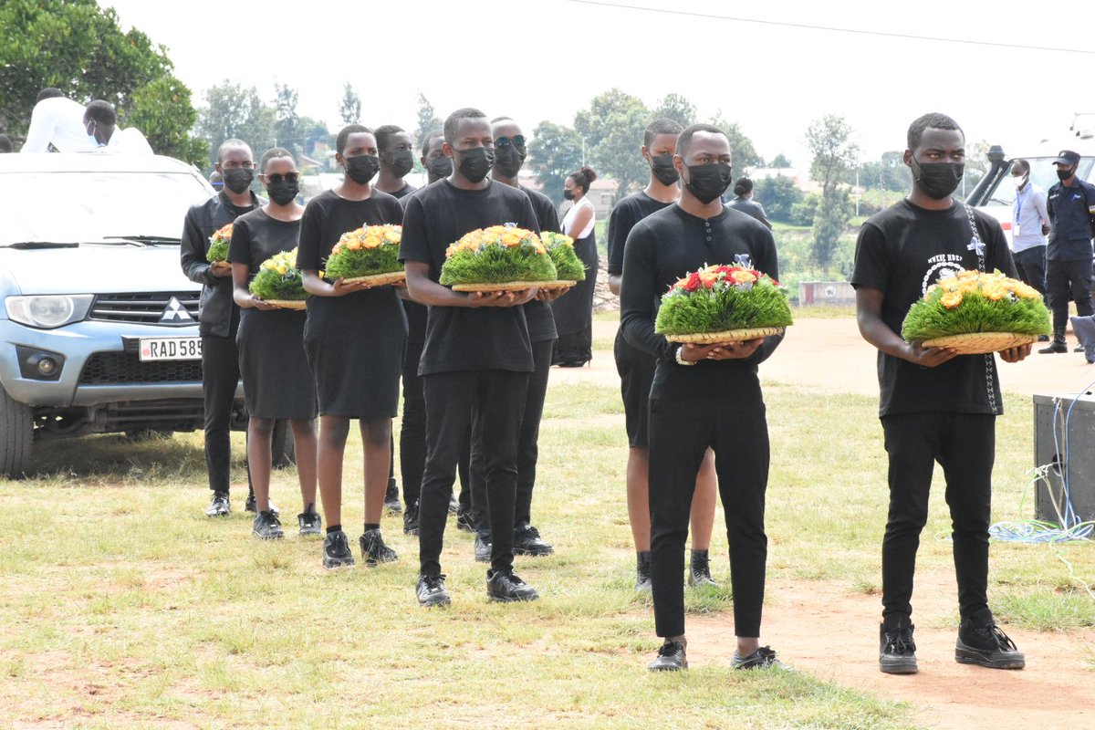 RuhangoDistrict's tweet photo. Mu Mudugudu wa Nyarusange I,Akagali ka Nyamagana, Umurenge wa Ruhango harimo kubera igikorwa cyo #Kwibuka28 Jenoside yakorewe Abatutsi mu Rwanda mu 1994,by'umwihariko abiciwe mu yahoze ari Komini Tambwe.Haranashyingurwa imibiri irenga 2000 yimuwe mu Mva ziri ahantu hatandukanye. https://t.co/I5hUZDL5s1