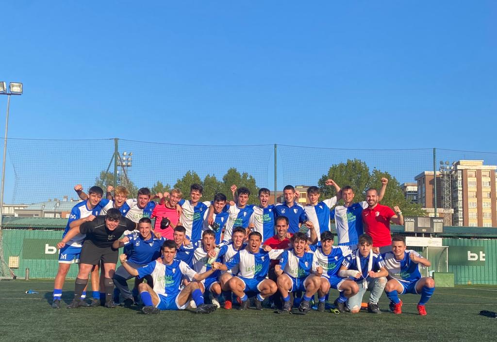 Temporada increíble de todos los chavales, muy regulares y en buena dinamica de grupo hasta el final, que cerramos con un ascenso de categoría a una nueva división. @fvfbff hacernos hueco en div.honor juv, que el @cdmungiaeskola quiere mas.
C.D infartos 🤍💙
