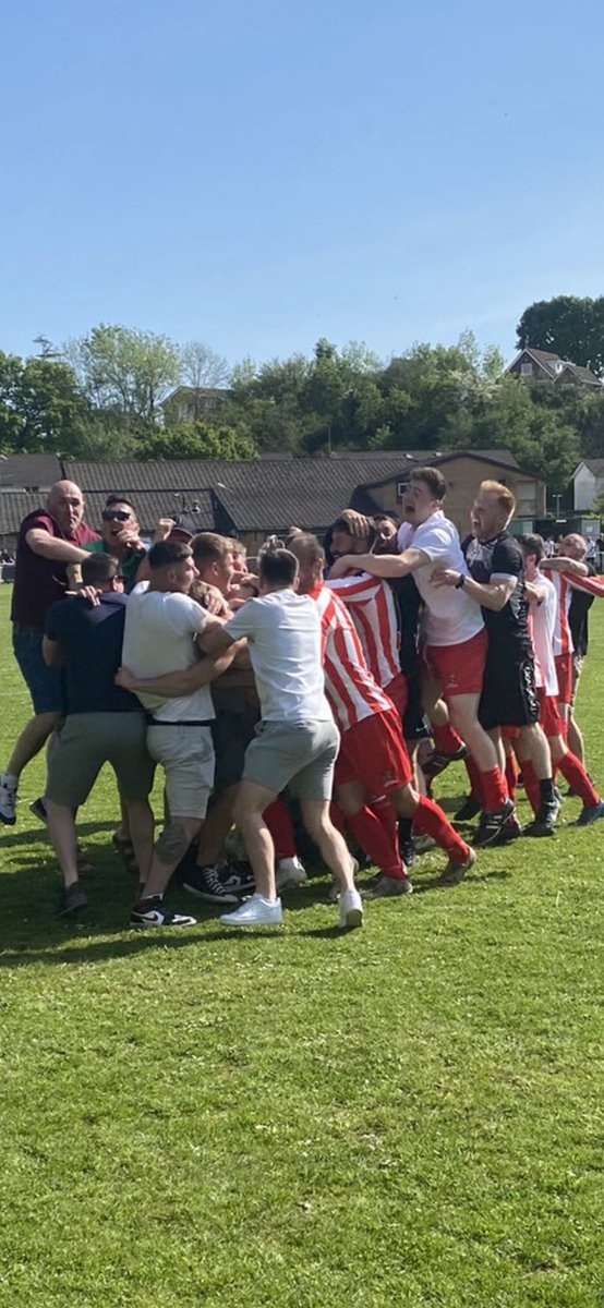 JP__25's tweet photo. The moment when a 96th minute winner to keep you in the Welsh league gets captured #Absolutescenes ⚫️⚪️ https://t.co/eowfuadOv5